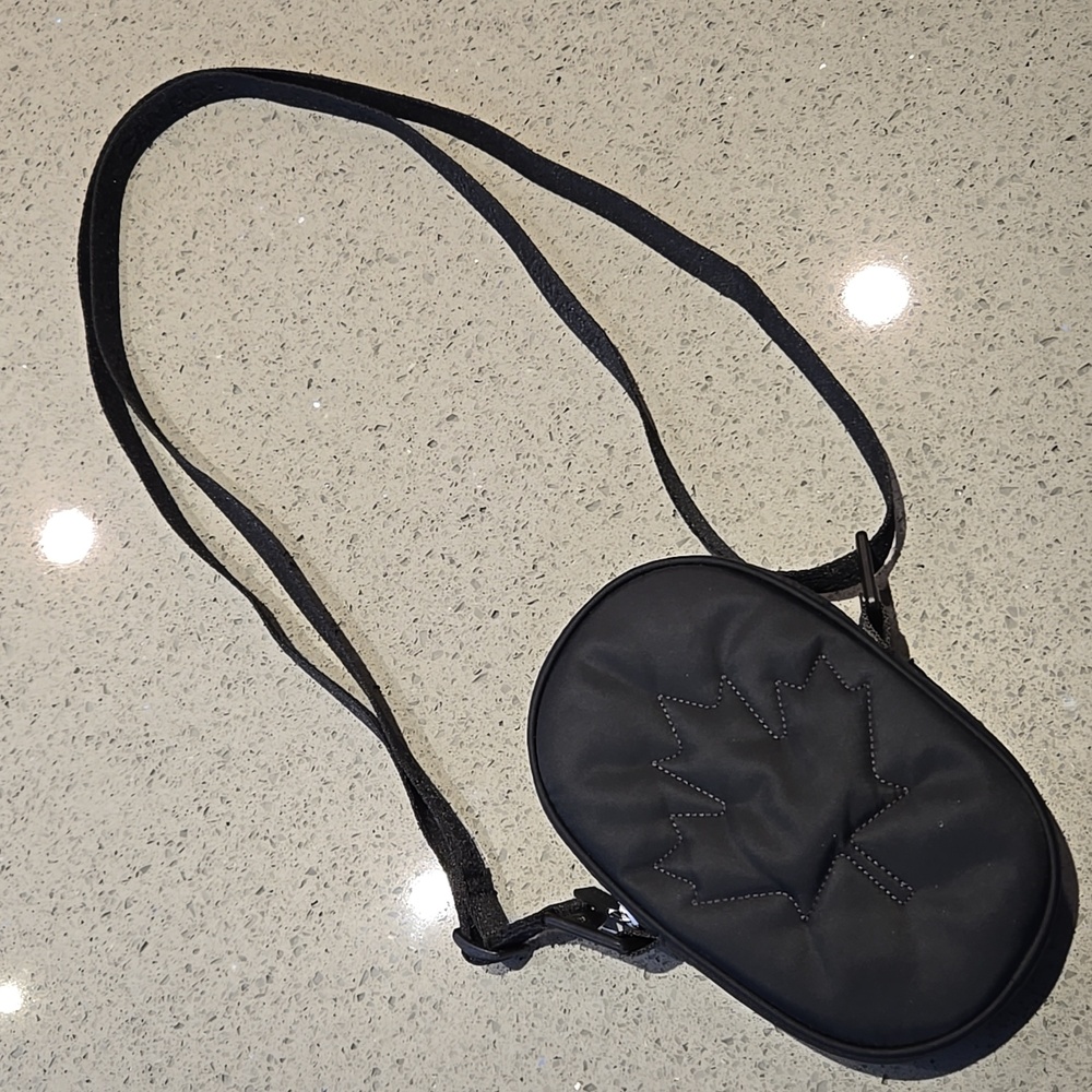 Team Canada 22 Future Legacy Crossbody Bag - Picture 4 of 8